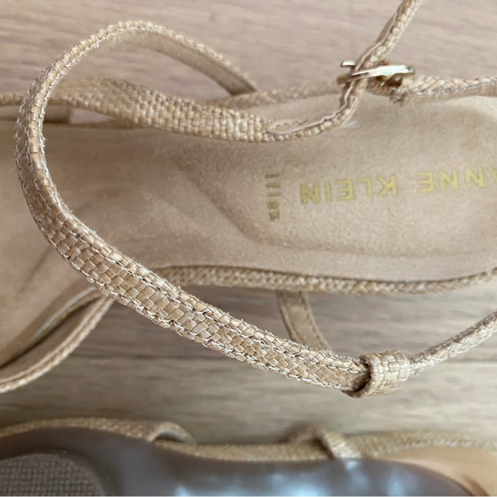 Anne Klein Ivette Brand New! Never worn tan woven with 2.25" flared kitten heel - Picture 8 of 10